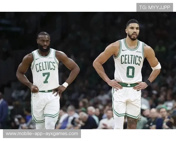 凯尔特人外线补防成功迫使对方犯错