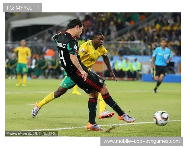 禁区外劲射折射入网，成为当晚热议焦点