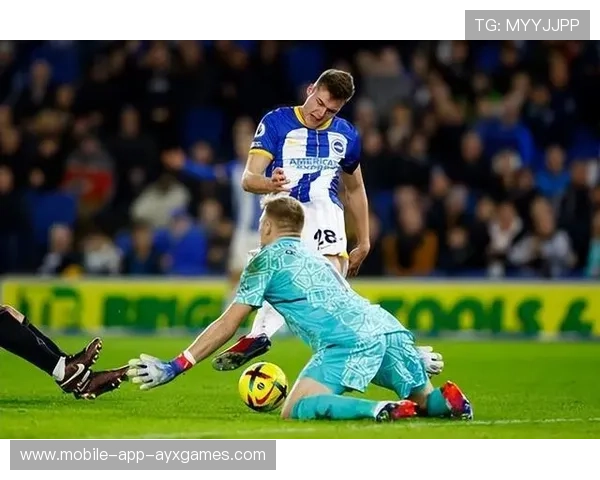 萨卡斜传助攻队友门前补射得分